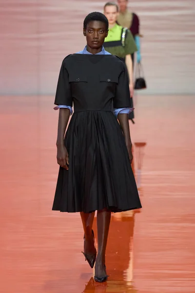 Look 10